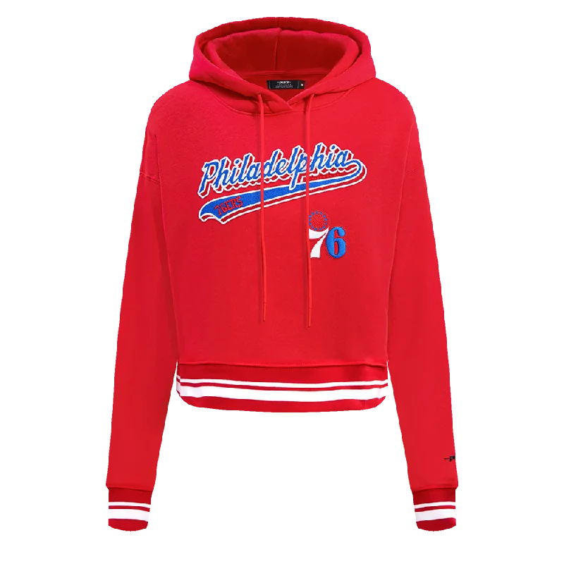 NBA PHILADELPHIA 76ers SCRIPT TAIL WOMEN'S RIB FLC CROPPED PO HOODIE (RED)