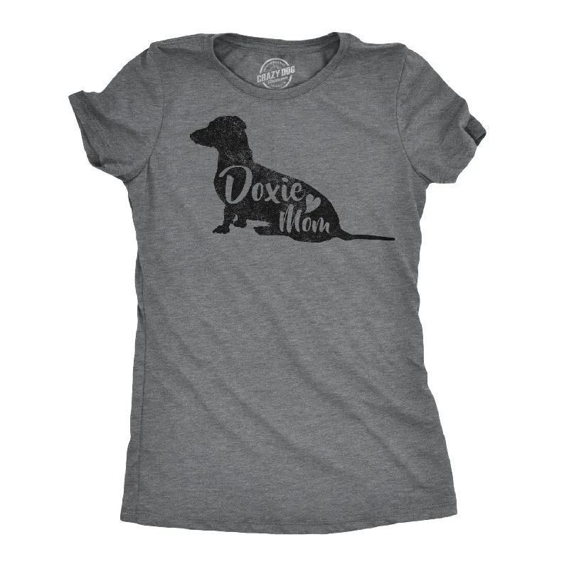 Doxie Mom Women's T Shirt